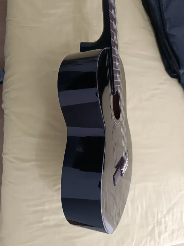 Guitarra Clásica Yamaha C40 Negra, funda y afinado