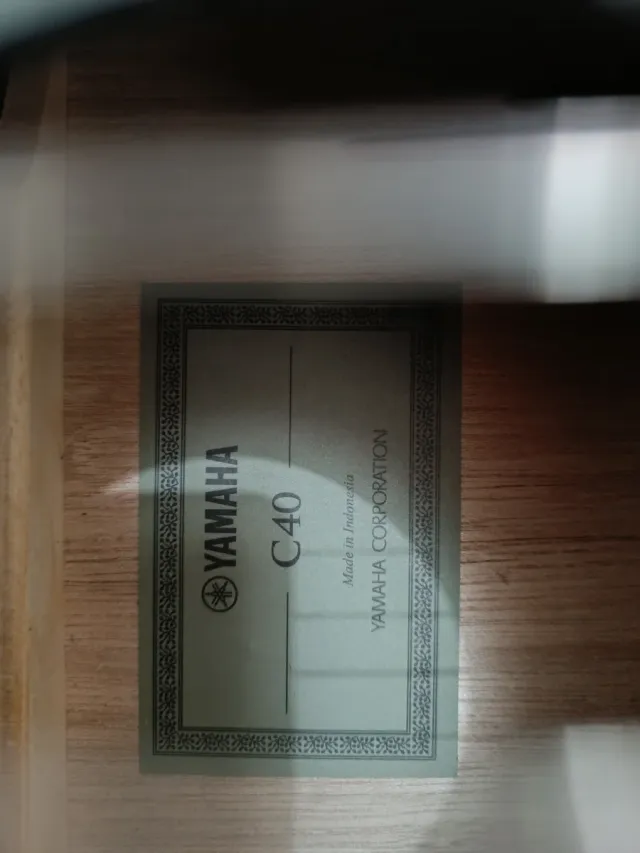 Guitarra Clásica Yamaha C40 Negra, funda y afinado