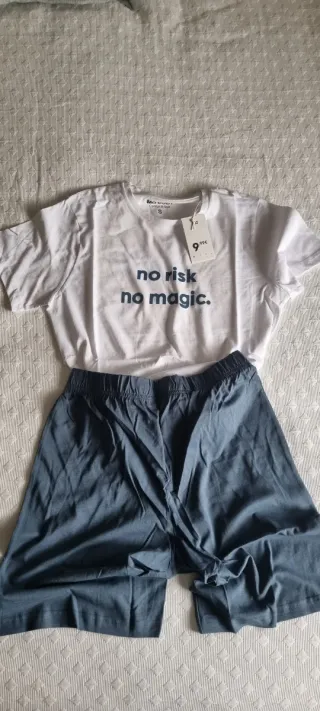 Se venden pijamas de verano para hombre.