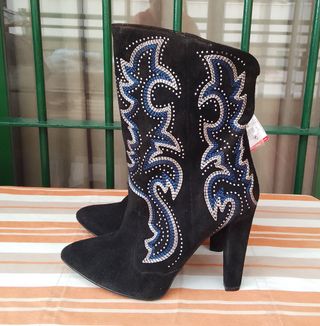 Botines bordados de piel Zara