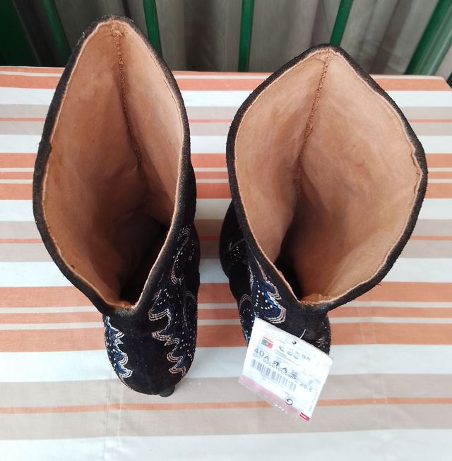 Botines bordados de piel Zara