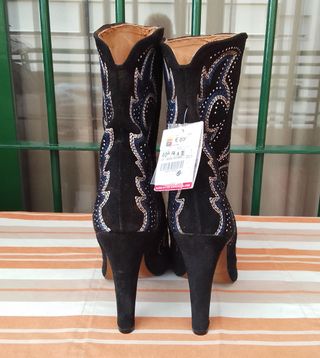 Botines bordados de piel Zara