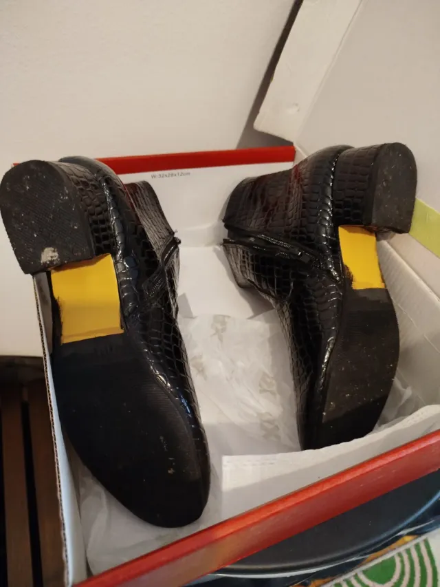 Botines charol negros