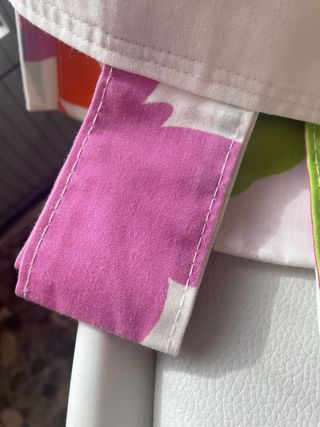 Cortina de tela con mariposas multicolor