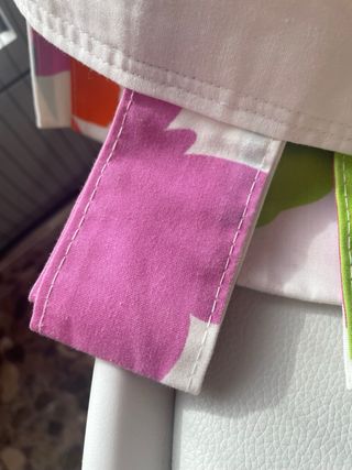 Cortina de tela con mariposas multicolor