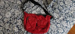 Varios bolsos con precios entre 12 y 8 €.