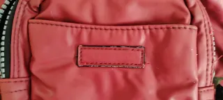 Varios bolsos con precios entre 12 y 8 €.