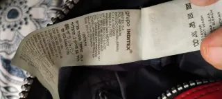 Varios bolsos con precios entre 12 y 8 €.