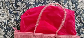 Varios bolsos con precios entre 12 y 8 €.