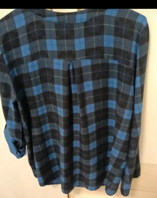 Camisa de cuadros azul y negra