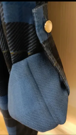 Camisa de cuadros azul y negra