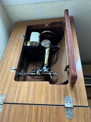 Máquina de coser Singer antigua