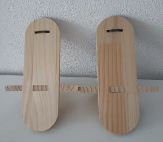 2 pezzi di scaffali da parete in legno