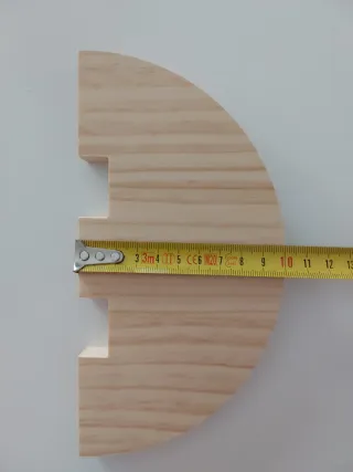 2 pezzi di scaffali da parete in legno