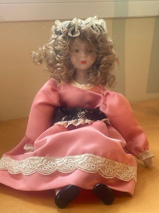 Muñeca de porcelana vintage
