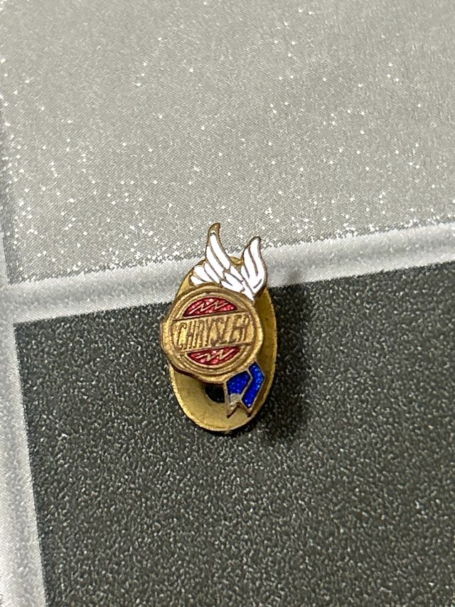 Pin Chrysler con ali e scudo