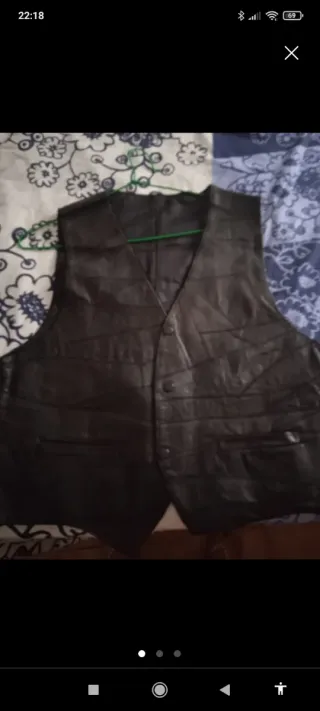 Chaleco de cuero negro