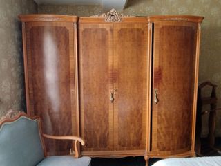 Armario antiguo de madera