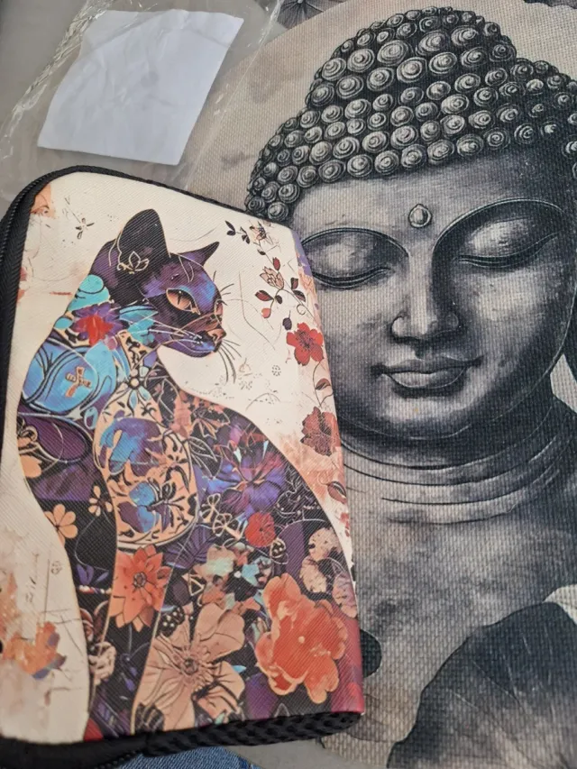 Neceser gato con flores multicolor