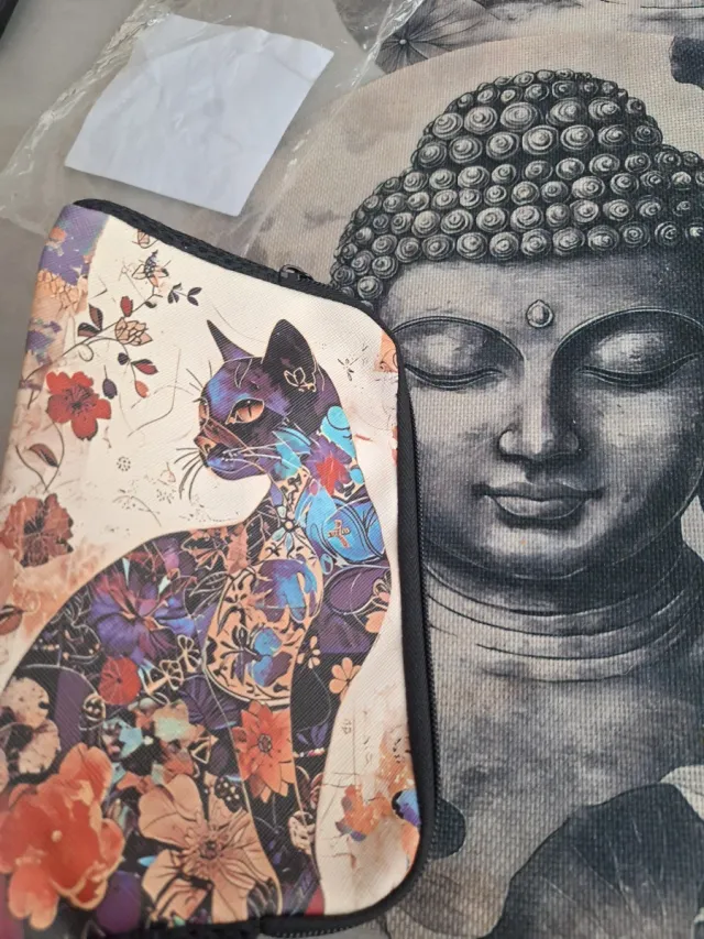 Neceser gato con flores multicolor