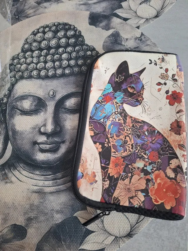 Neceser gato con flores multicolor