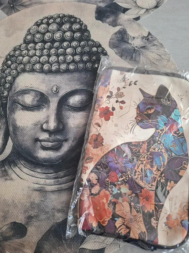 Neceser gato con flores multicolor