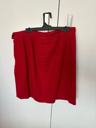 falda corta y chaqueta