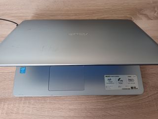 Portátil ASUS Plata