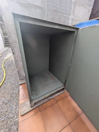 Armario metálico fuerte y pesado