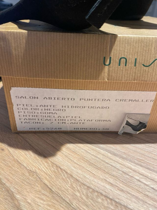 Zapatos de tacón negros peep toe