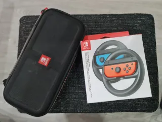 Nintendo Switch Funda y Volantes Joy-Con