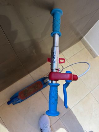 Patinete Oxelo azul y rojo