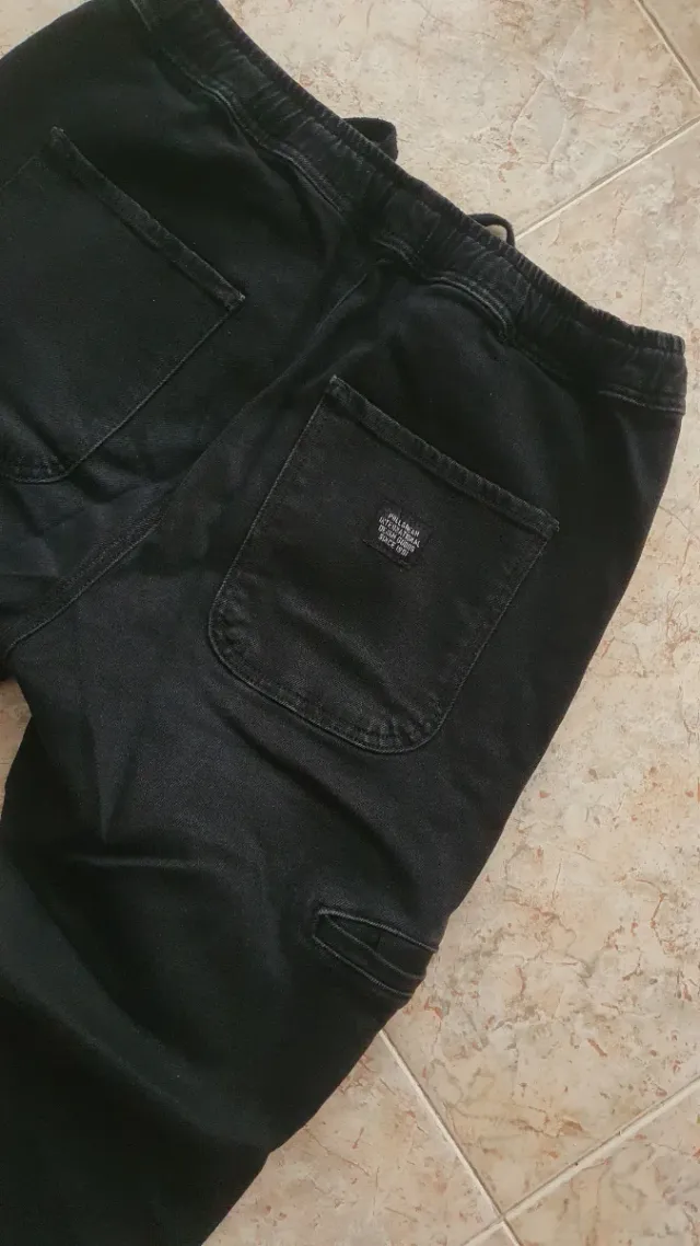 Pantalón cargo negro Pull&Bear
