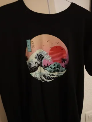 Camiseta Estilo Japonés Ola Negra Multicolor