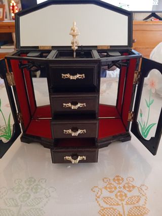 Joyero musical con cajones