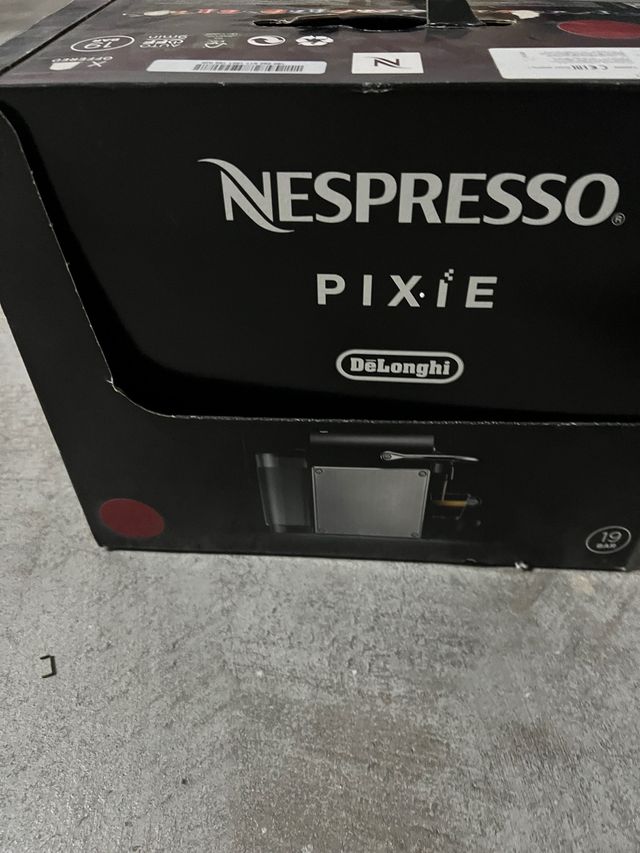 Cafetera Nespresso Pixie DeLonghi nueva a estrenar