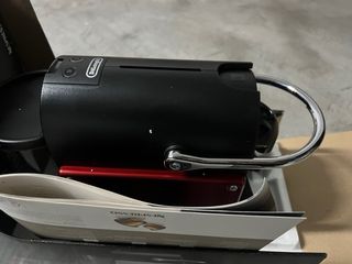 Cafetera Nespresso Pixie DeLonghi nueva a estrenar