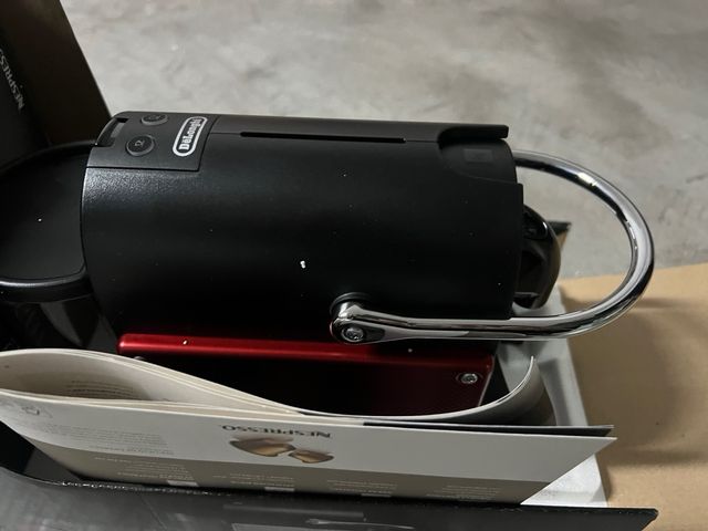 Cafetera Nespresso Pixie DeLonghi nueva a estrenar