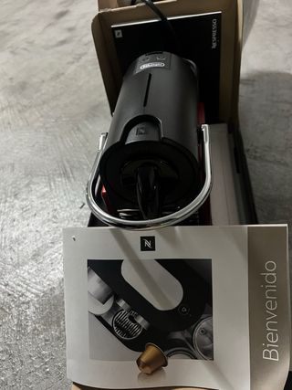 Cafetera Nespresso Pixie DeLonghi nueva a estrenar