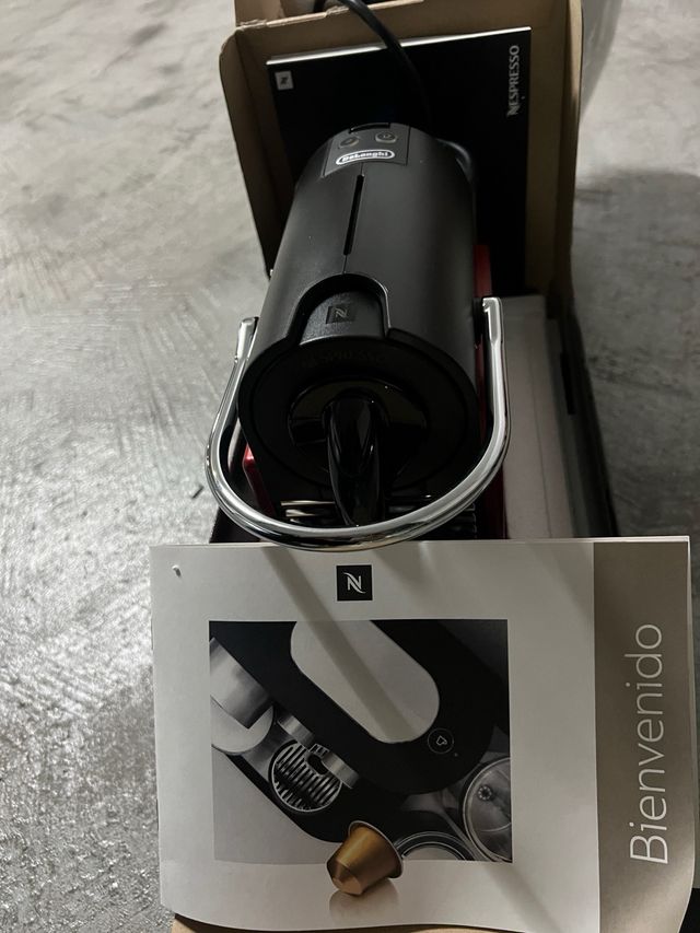 Cafetera Nespresso Pixie DeLonghi nueva a estrenar