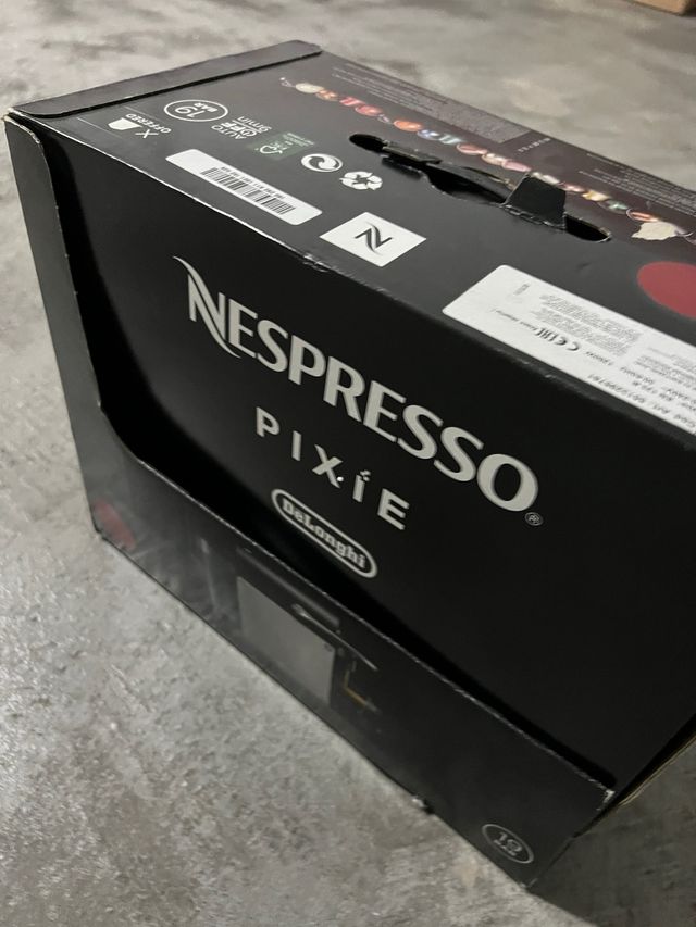 Cafetera Nespresso Pixie DeLonghi nueva a estrenar
