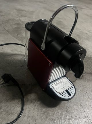 Cafetera Nespresso Pixie DeLonghi nueva a estrenar