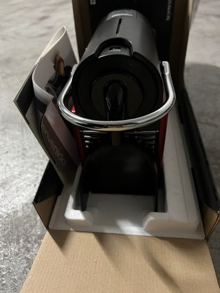 Cafetera Nespresso Pixie DeLonghi nueva a estrenar