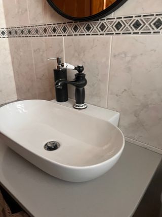 Lavabo y piedra con soporte
