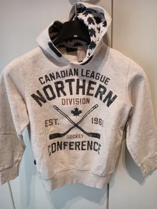 N. 2 felpe bimbo 8 anni