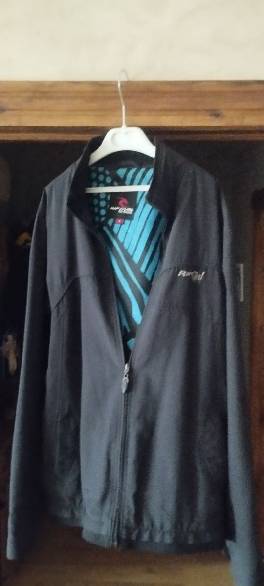 Chaqueta Rip Curl Negra y Azul