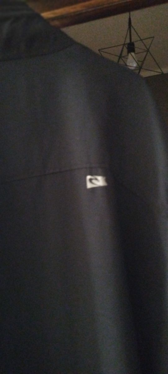 Chaqueta Rip Curl Negra y Azul