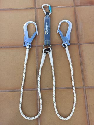 Arnés anticaídas con absorbedor