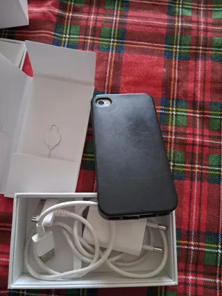 iPhone 4 Bianco con scatola e caricatore