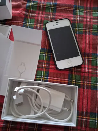 iPhone 4 Bianco con scatola e caricatore